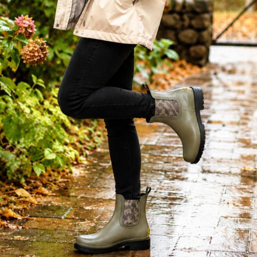 L.L. Bean Women's Olive Green Rugged Wellie Chelsea Boots Size 10 NIB